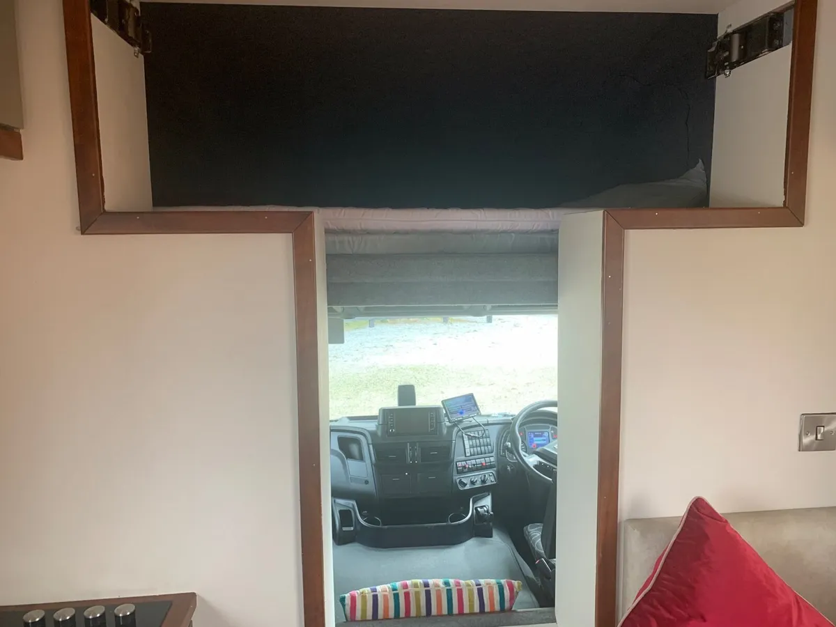 5Horse  2013 Iveco Stralis 310 hp 18 tonne - Image 4