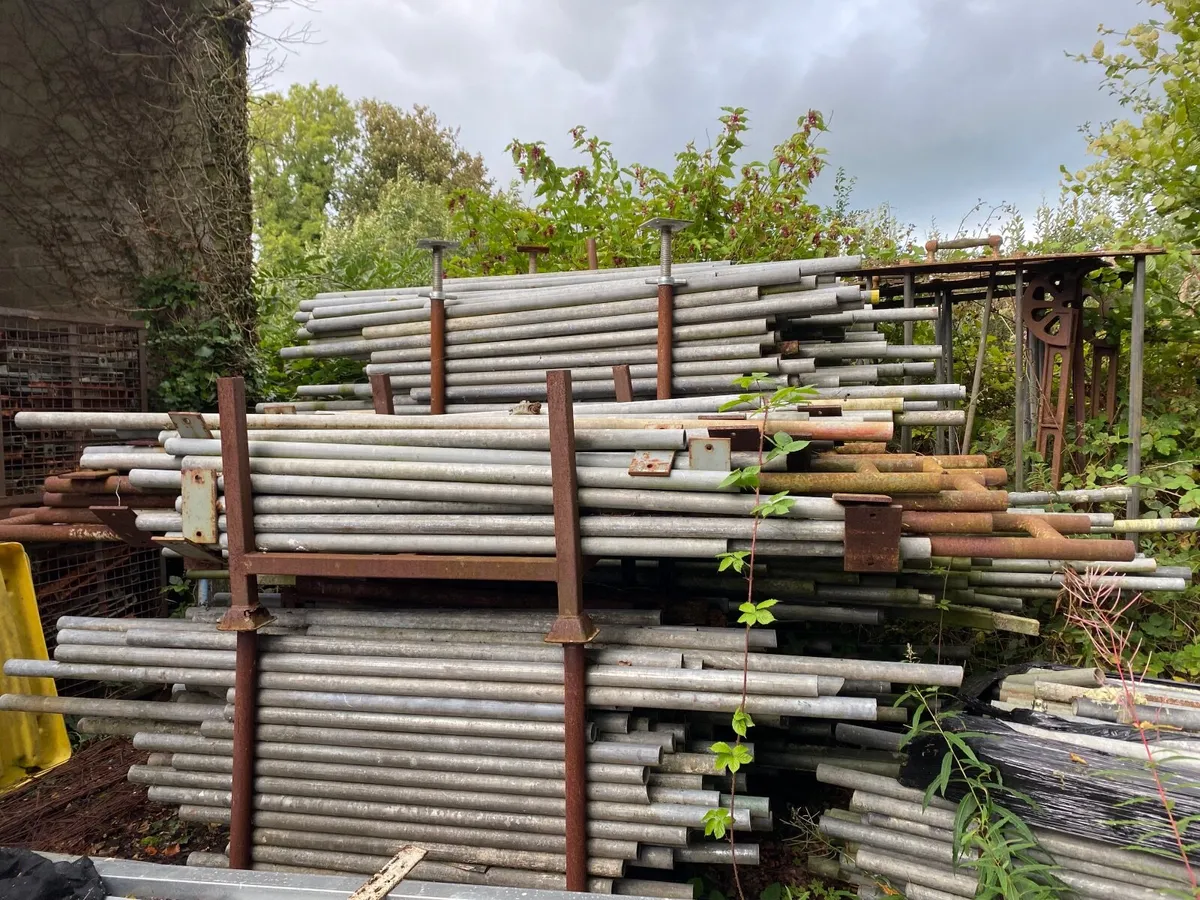 Scaffolding tubing, fittings, rubble chutes - Image 1
