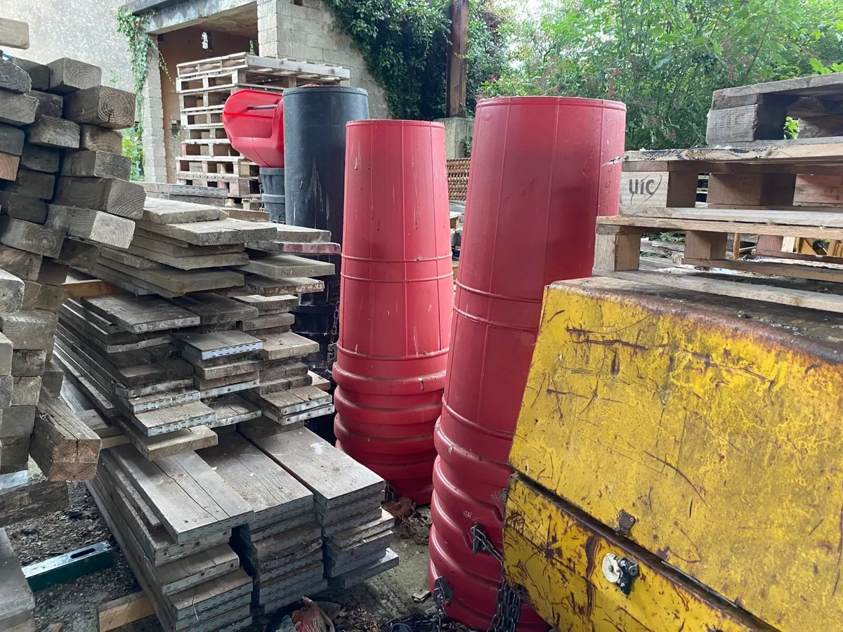 Scaffolding tubing, fittings, rubble chutes - Image 2