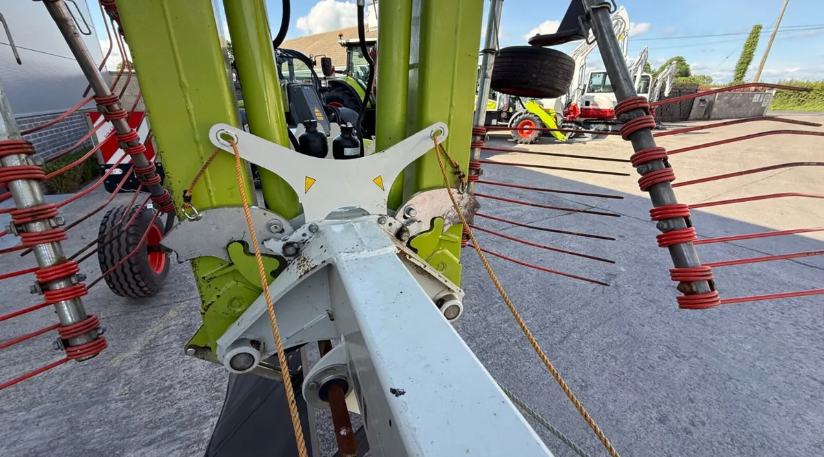 Claas Liner 2700 Rake - Image 3