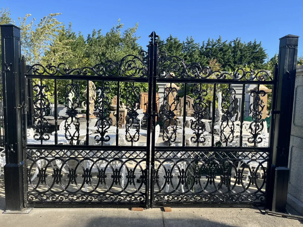 15 ft  & 12ft Cast Iron Gates with Metal Pillars - Image 4