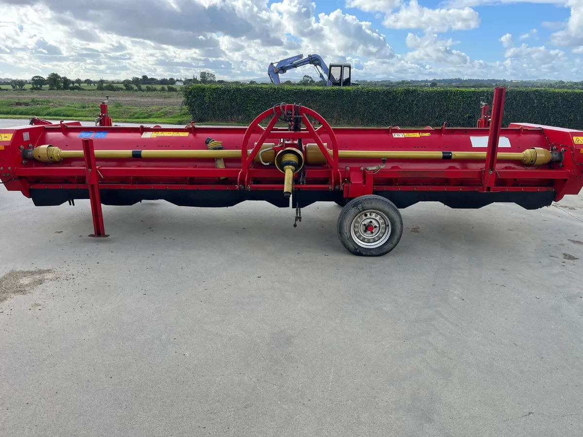 Grimme six row potato topper - Image 1
