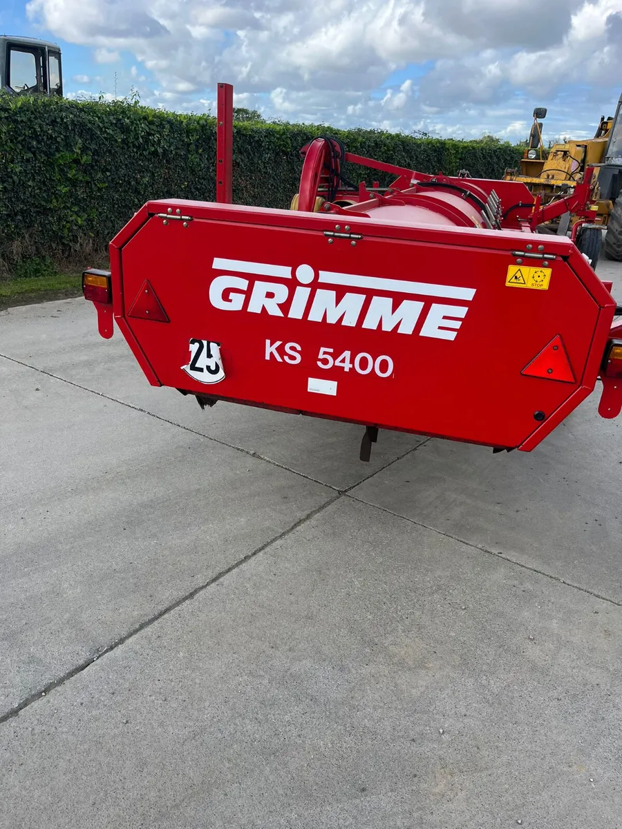 Grimme six row potato topper - Image 2
