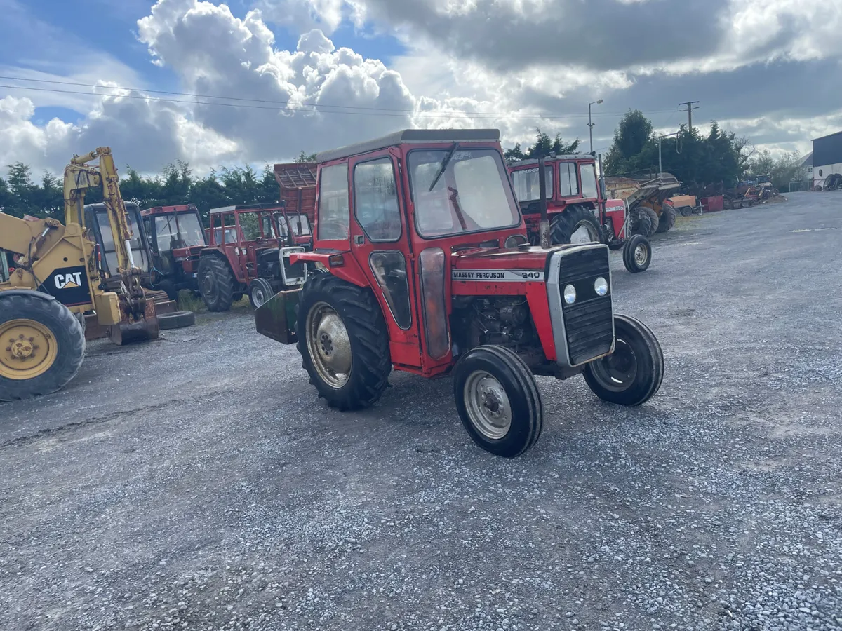 Massey Ferguson 240 - Image 1