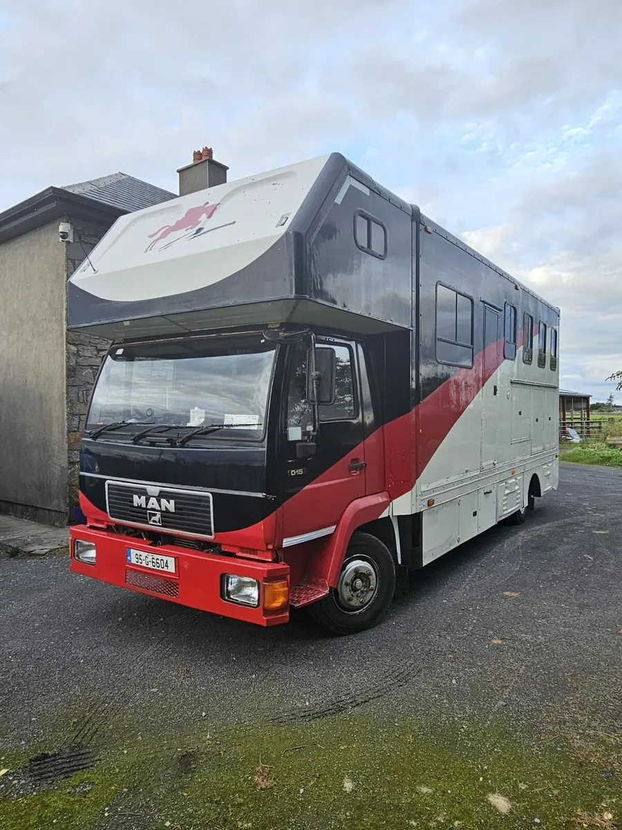 Horse Lorry - Image 1