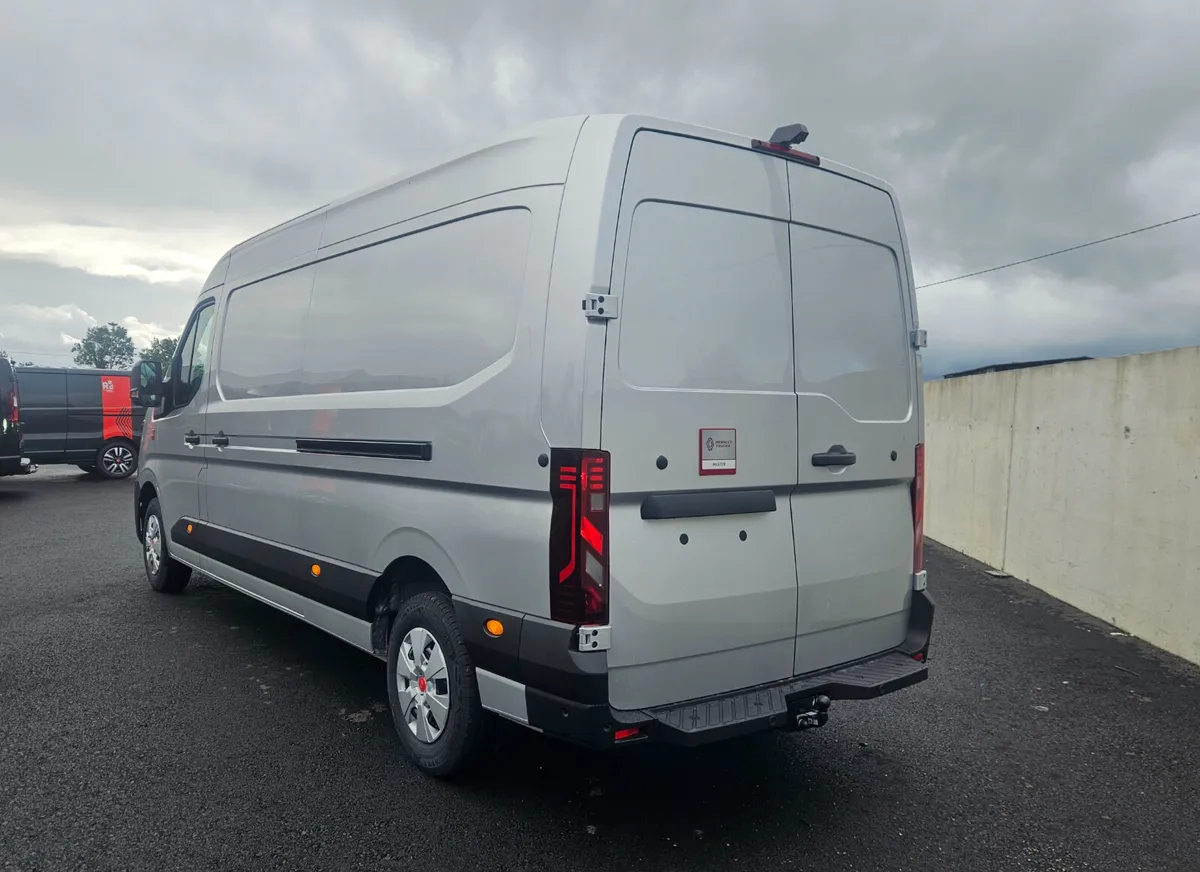 Renault Trucks Master IV #RedEdition in Silver - Image 3