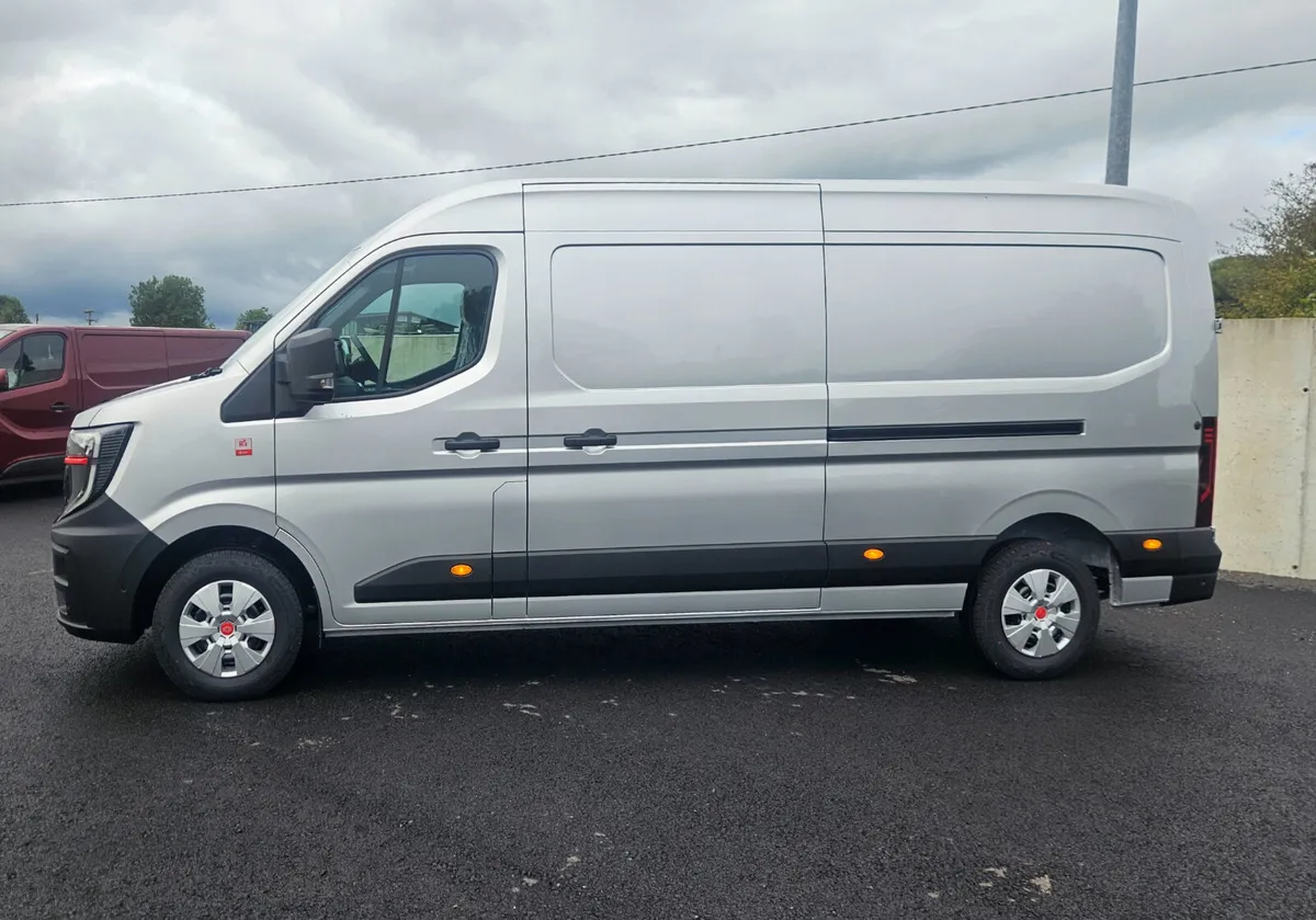 Renault Trucks Master IV #RedEdition in Silver - Image 4