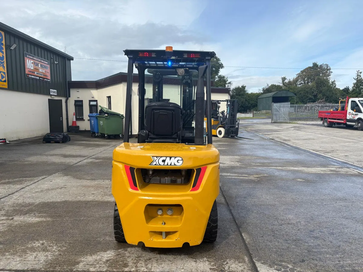 XCMG XCF35KT 3.5T Diesel Forklift - Image 3