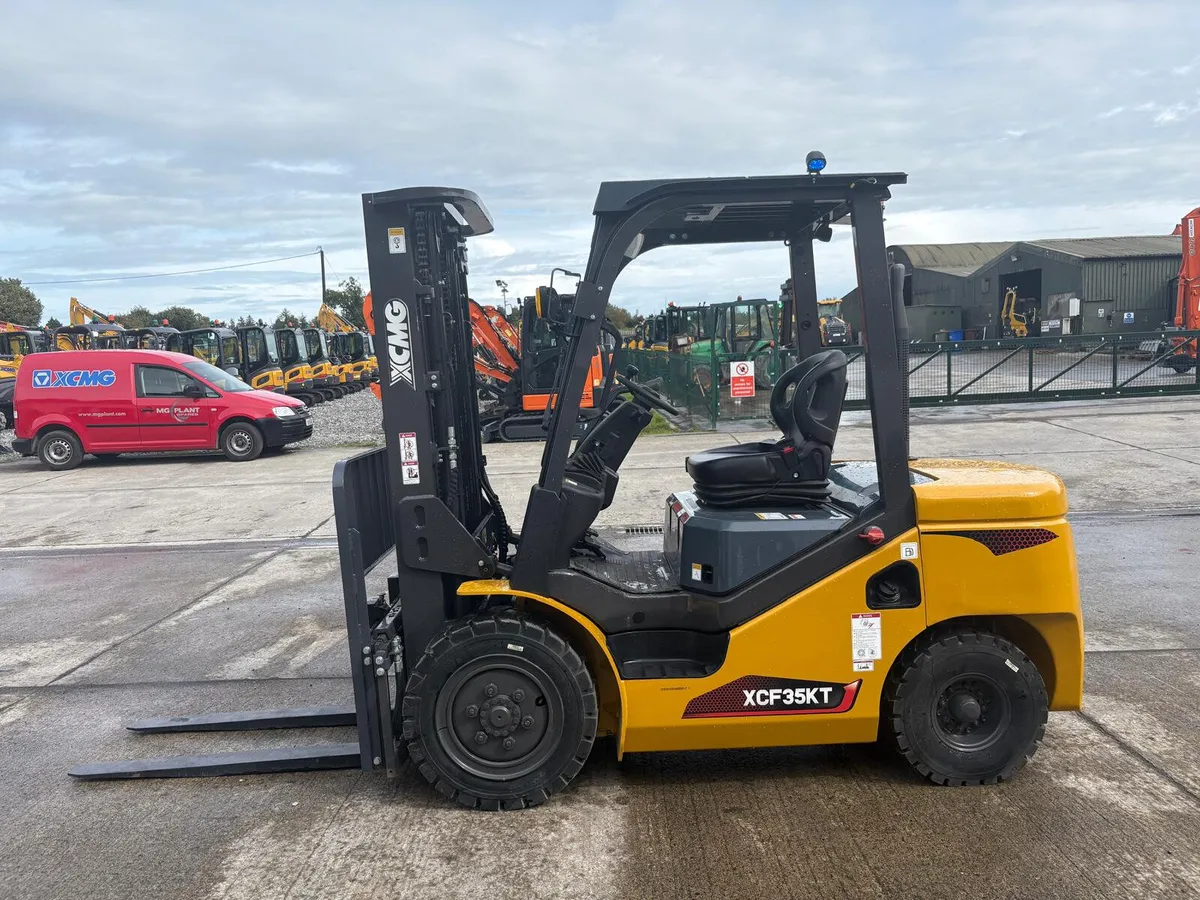 XCMG XCF35KT 3.5T Diesel Forklift - Image 1
