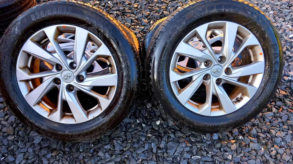 5x114.3 Genuine 17inch Alloy Wheels - Image 1