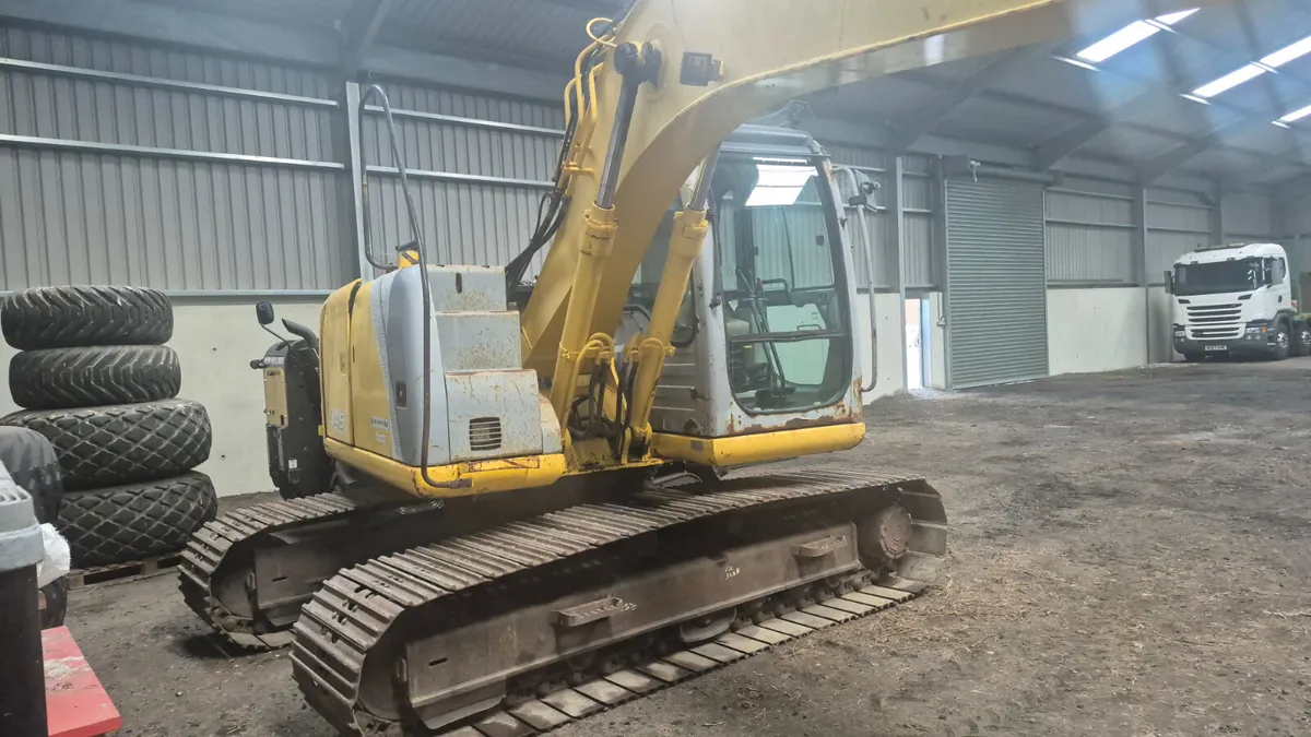 New Holland E145 - Image 4