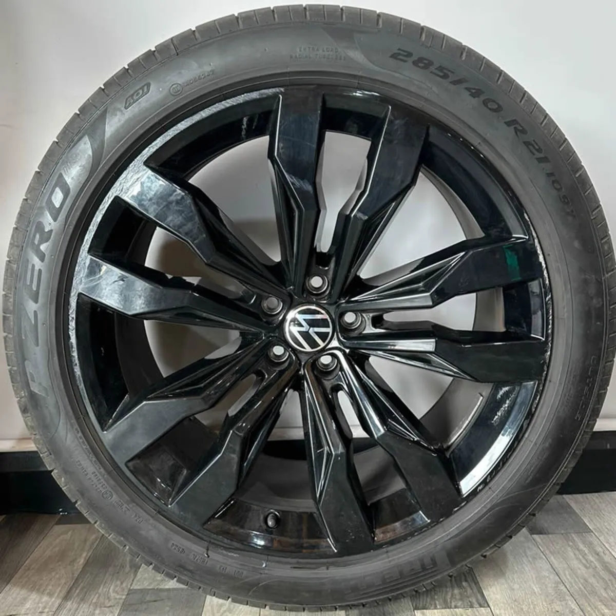 21" Genuine VW TOUAREG SUZUKA Alloy Wheels & Tyres - Image 2