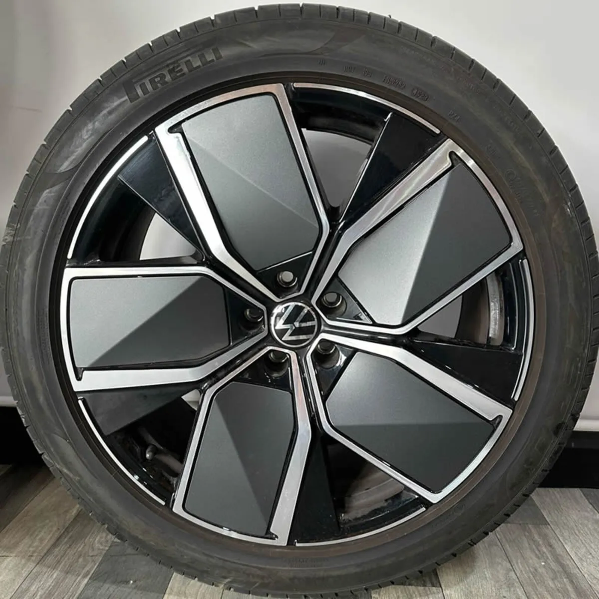 21" Genuine VW TOUAREG MK3 760 Alloys & PIRELLIS - Image 2