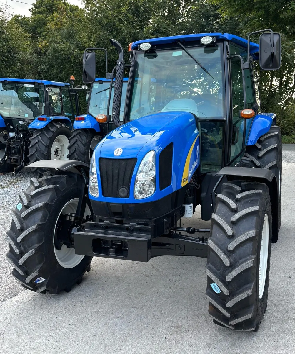 NEW HOLLAND T5040 ** Power Shuttle** - Image 2