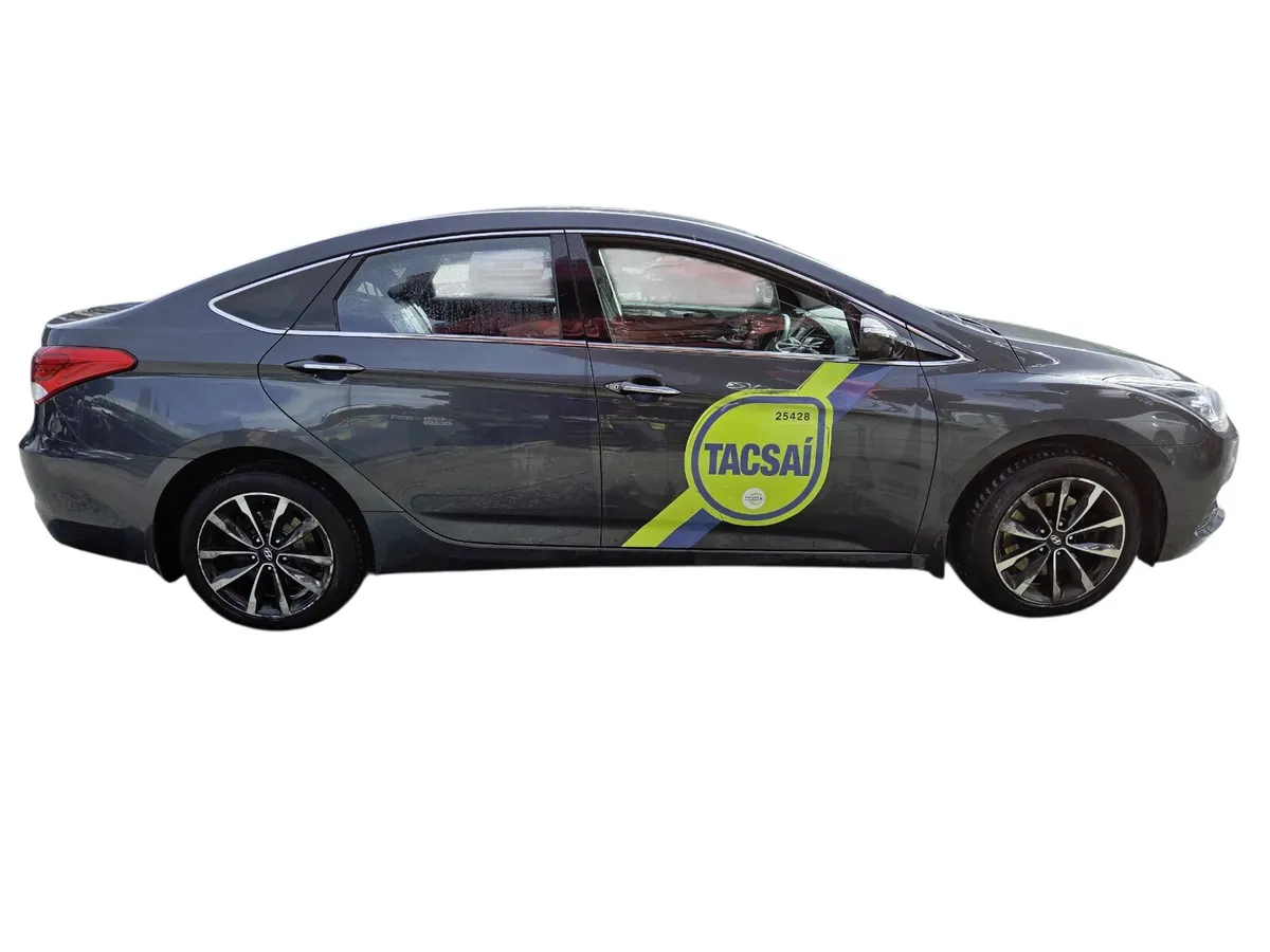 2015 HYUNDAI I40 For Breaking/Dismantling - Image 2