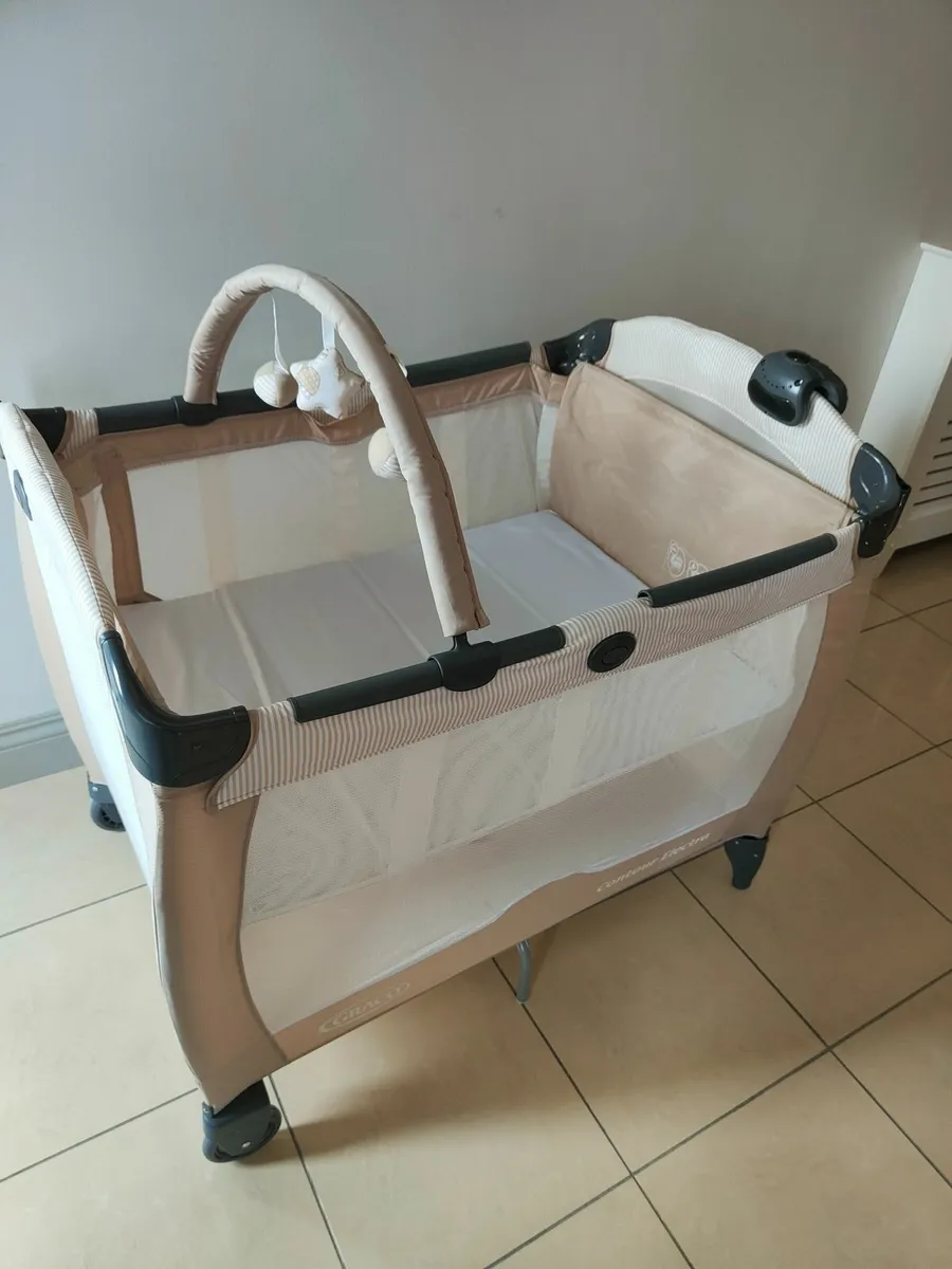 Graco travel cot - Image 2