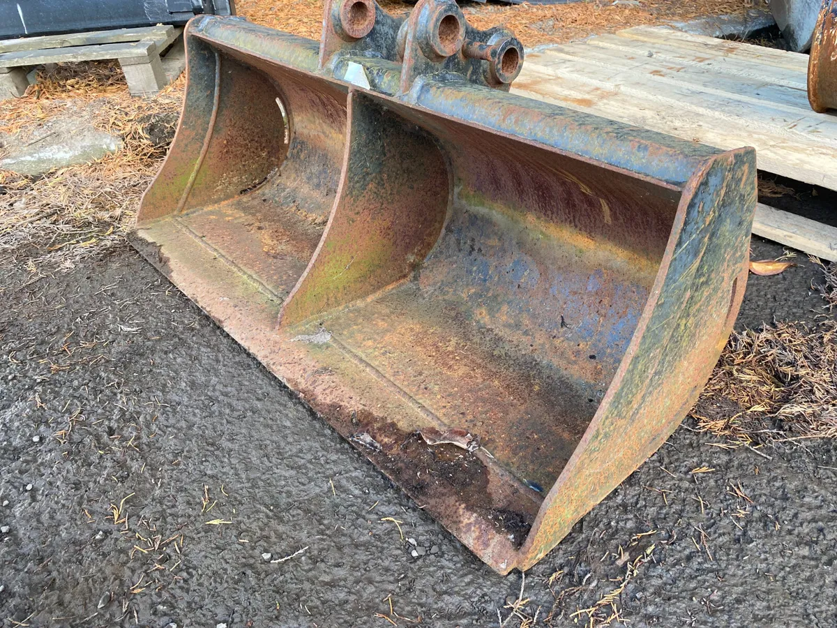 Used 1000mm wide grading bucket (980/B2532) - Image 1