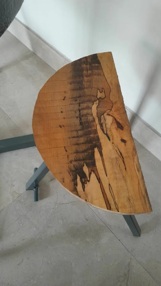 Table & chairs - Image 3