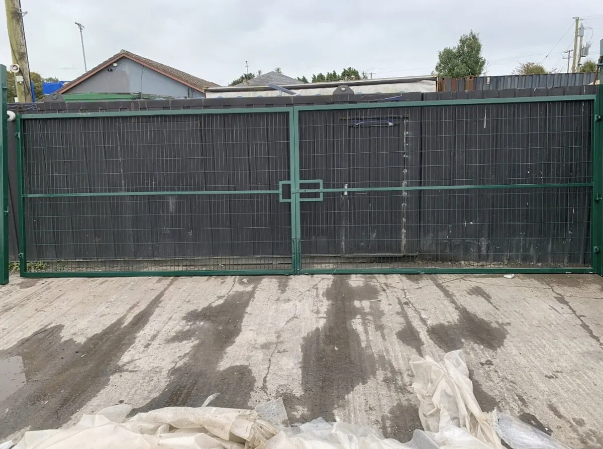 Heavy Duty Galvanized Powder Coated Gate 4m x 2.3m - Image 2