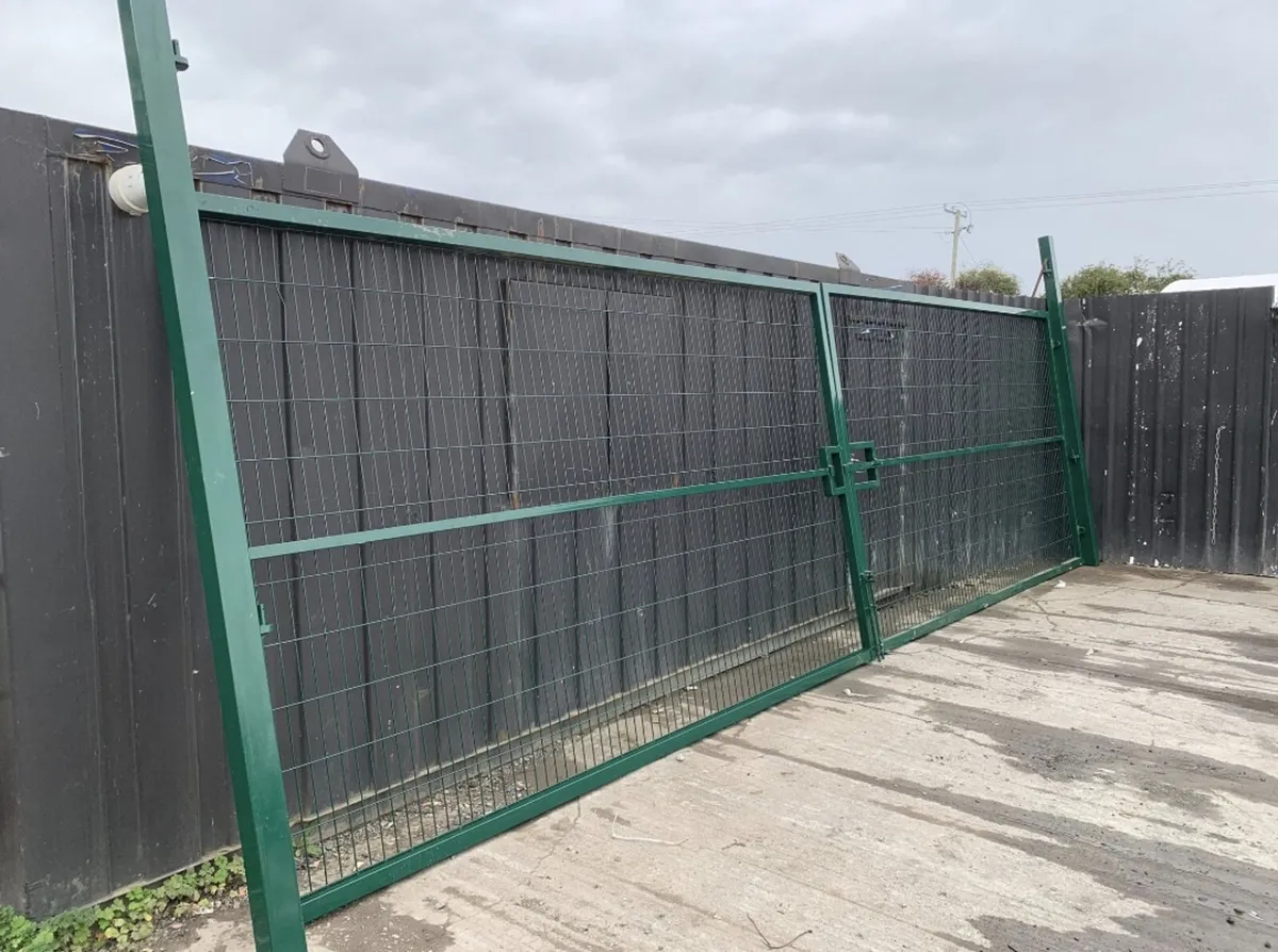 Heavy Duty Galvanized Powder Coated Gate 4m x 2.3m - Image 1