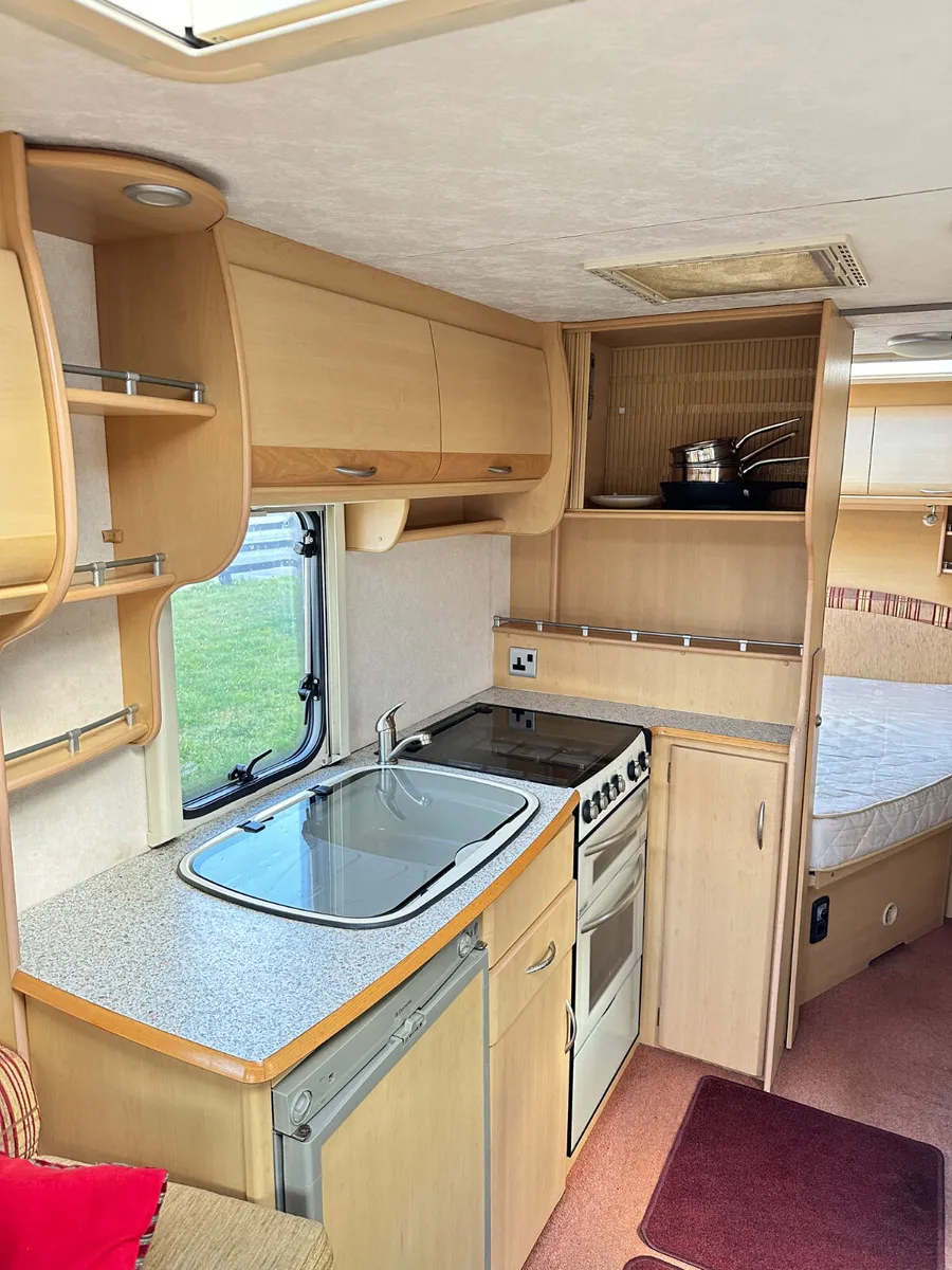 ✨STUNNING COACHMAN PASTICHE 4 BERTH FIXED BED✨ - Image 3