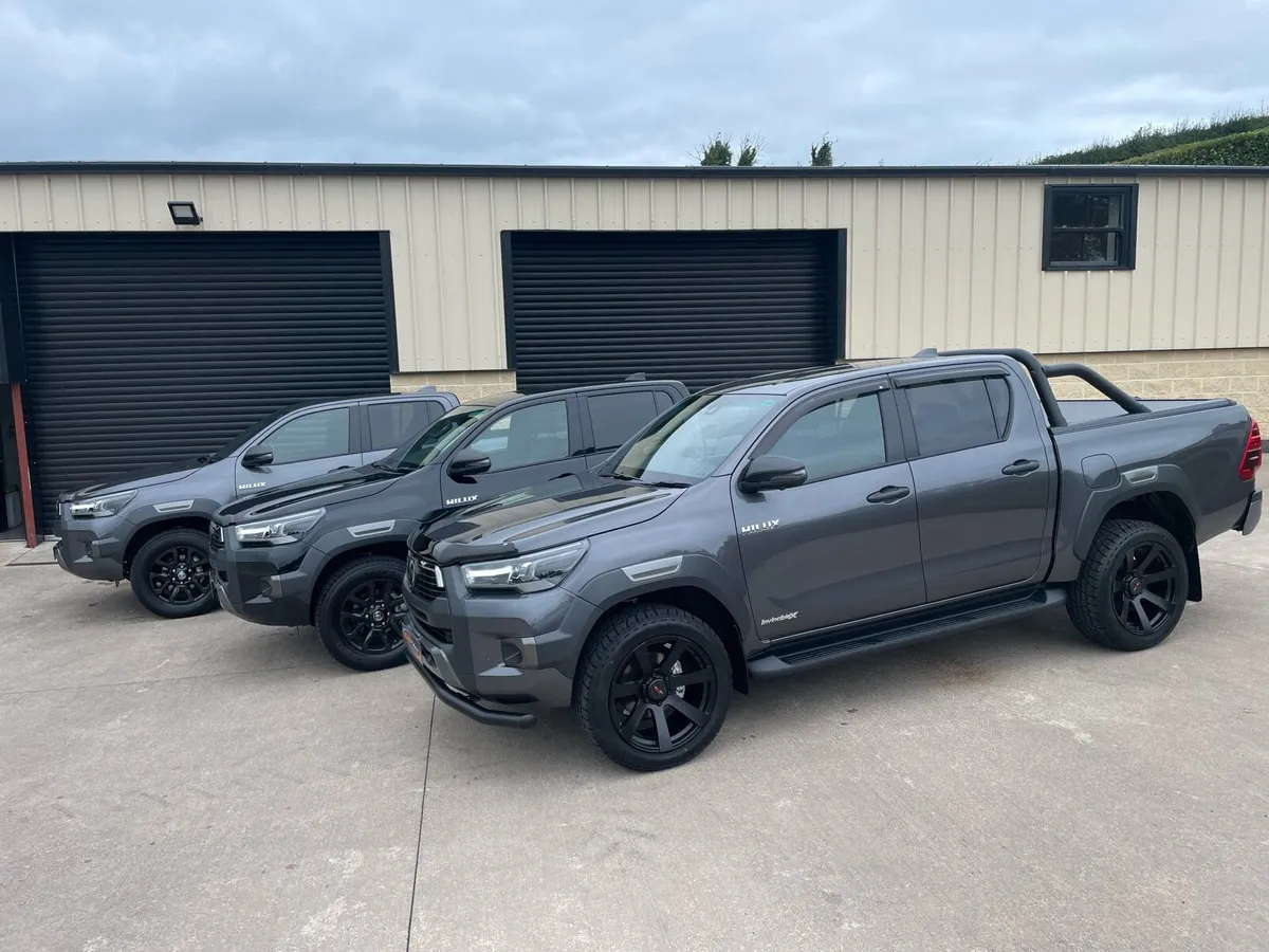 NEW/INUSED 2025 TOYOTA HILUX 2.8 INVINCIBLE X AUTO - Image 1