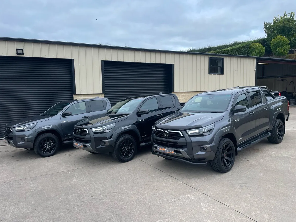 NEW/INUSED 2025 TOYOTA HILUX 2.8 INVINCIBLE X AUTO - Image 2