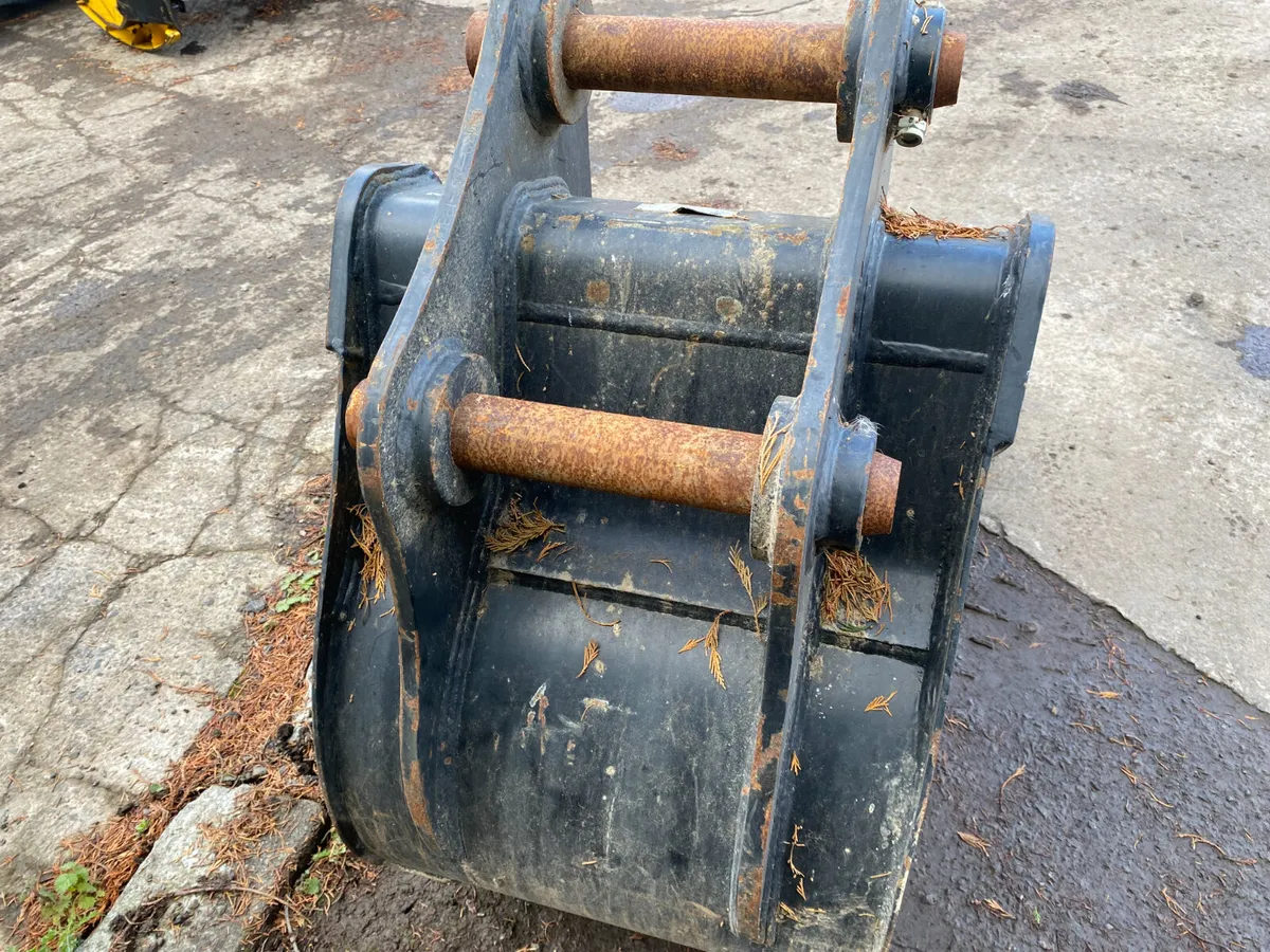 Used 610mm wide digging bucket (980/A0403) - Image 3