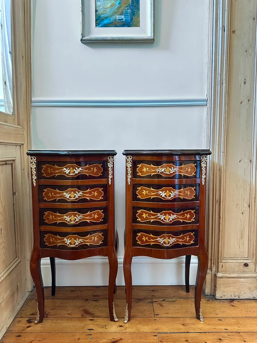 Antiques, mirrors, and collectables - Image 4