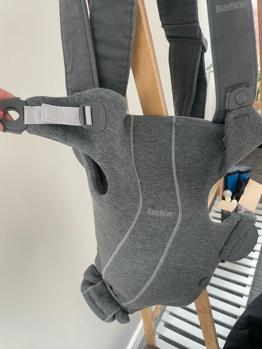 Baby Bjorn mini carrier - Image 1