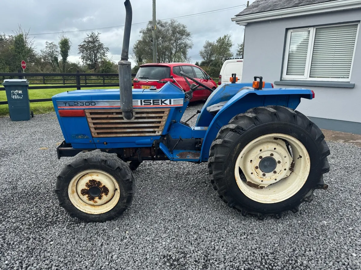 Iseki tl2300 4wd tractor - Image 1