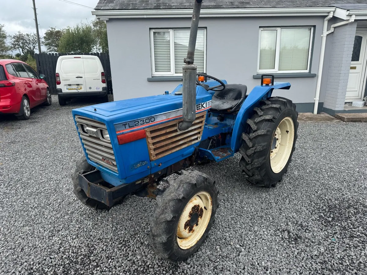Iseki tl2300 4wd tractor - Image 2