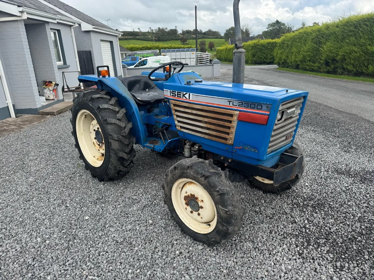Iseki tl2300 4wd tractor - Image 4