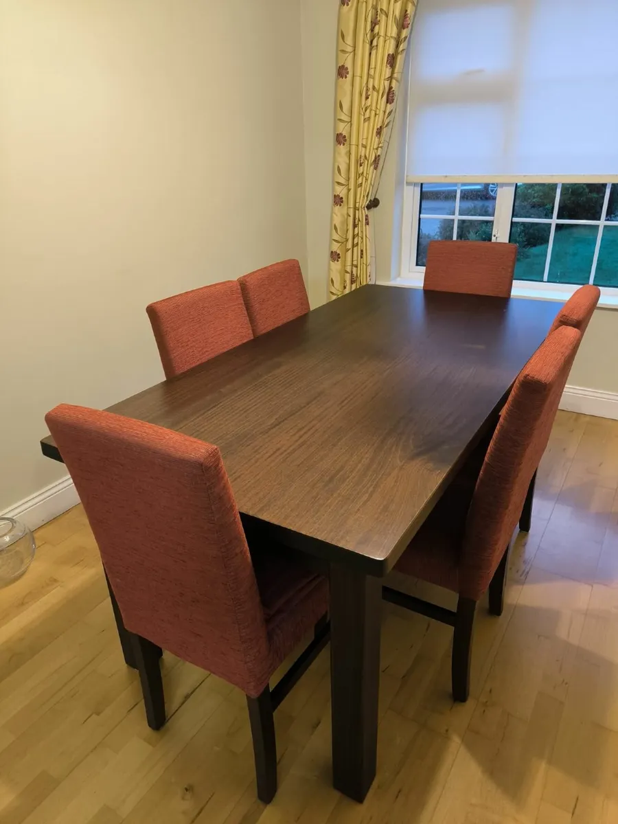 Dining room table - Image 1