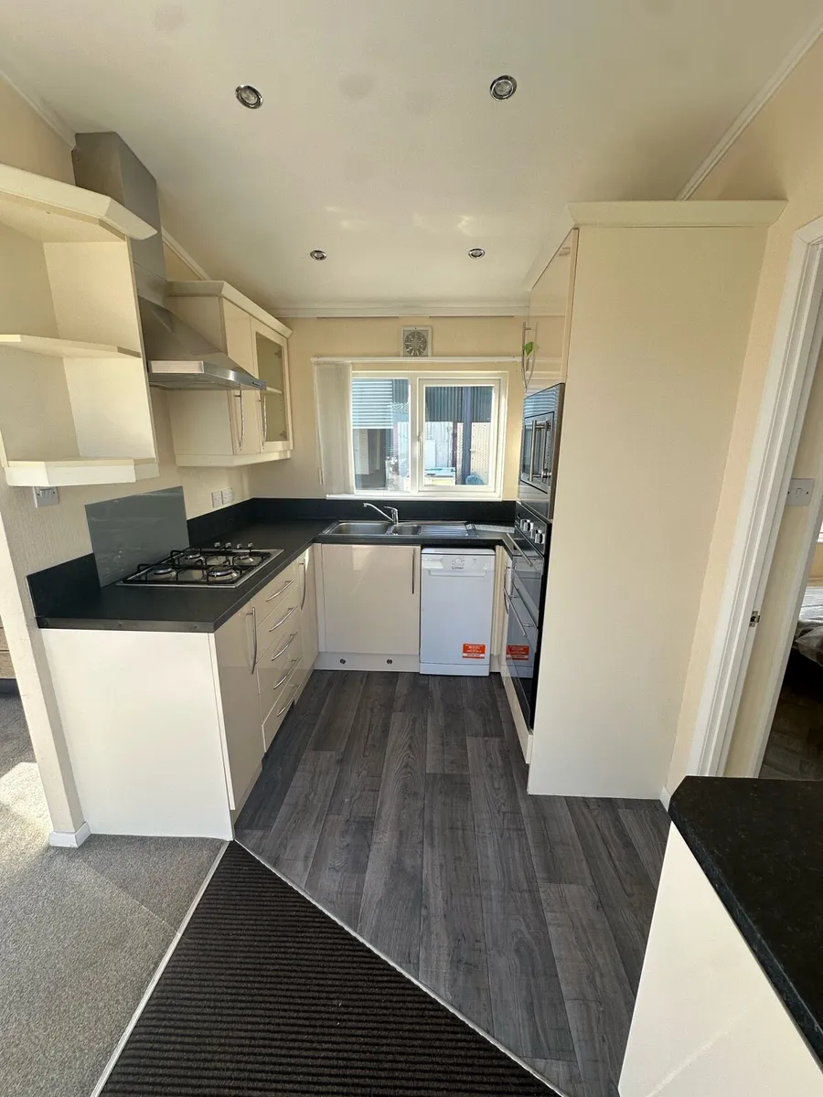 39 x 13.6 / 2 Bed Tingdene Ultimate (Residential) - Image 2