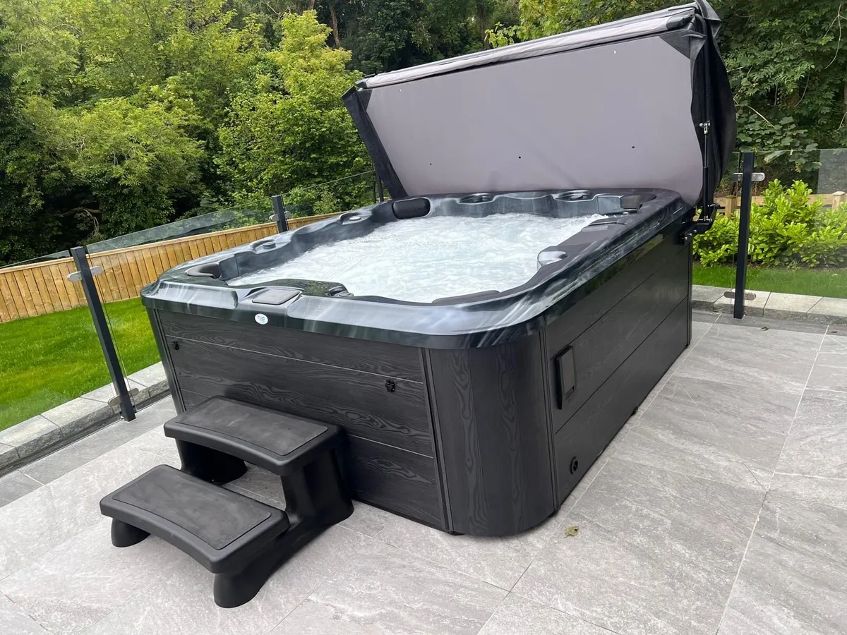 The Dalkey 7 seater Hot Tub with cover - Image 1