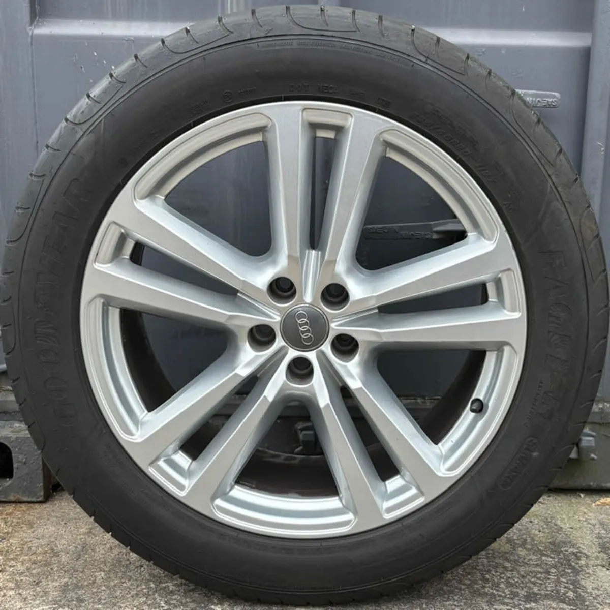 20" GENUINE OEM Q7 ALLOY WHEELS & GOODYEAR TYRES - Image 4