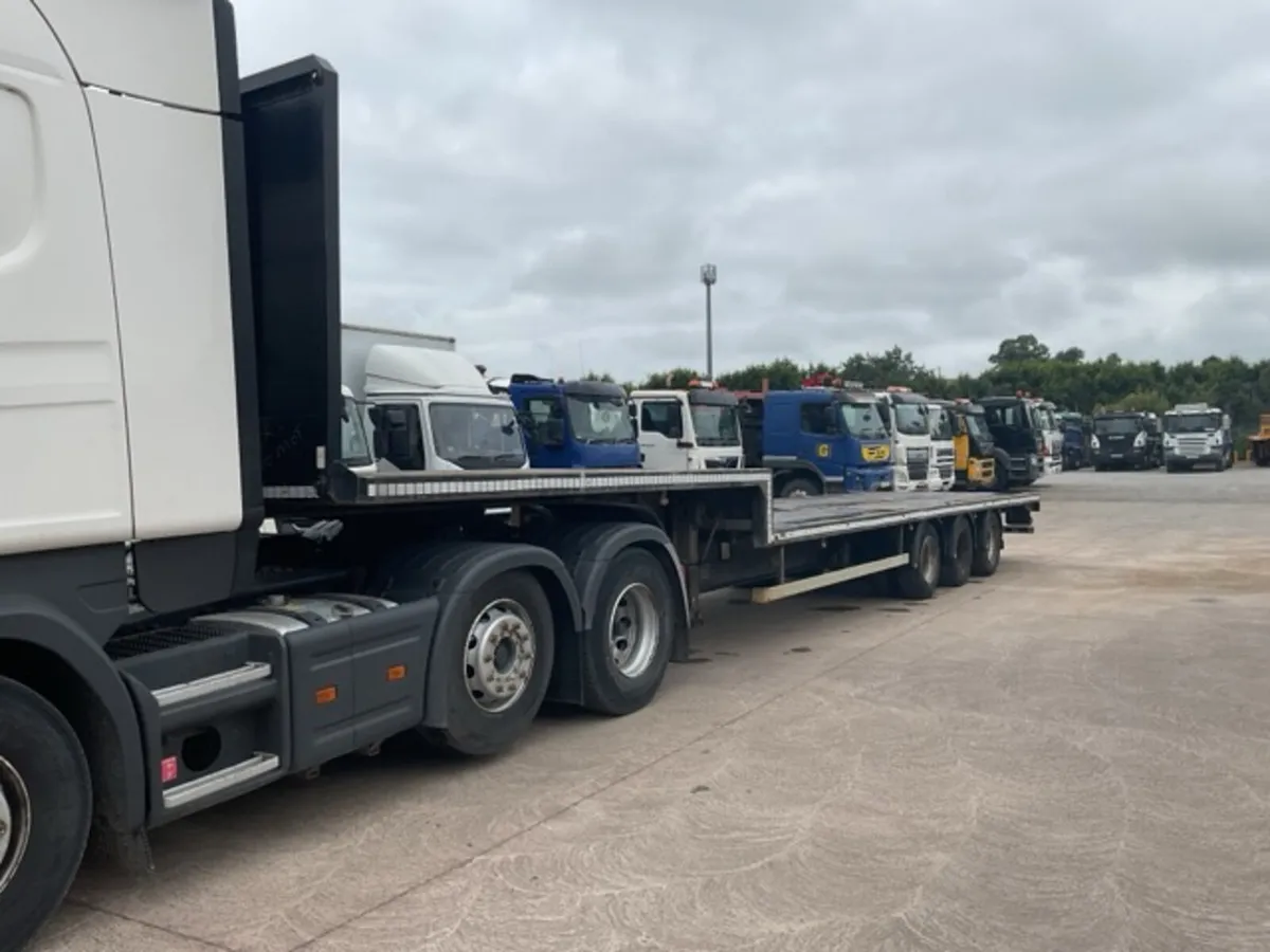 2017 Cartwright Tri Axle Stepframe Flatbed - Image 2