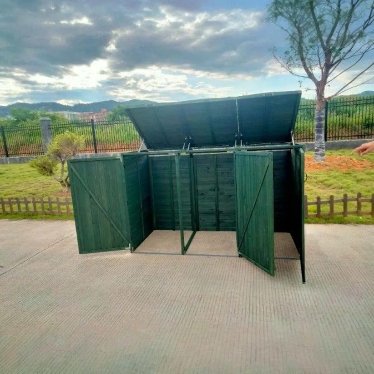 Deluxe Wheelie Bin Storage with Gas Struts – 3 Bay - Image 3