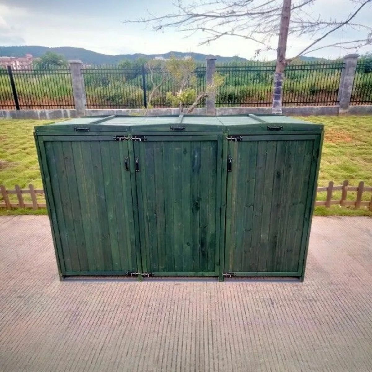 Deluxe Wheelie Bin Storage with Gas Struts – 3 Bay - Image 1