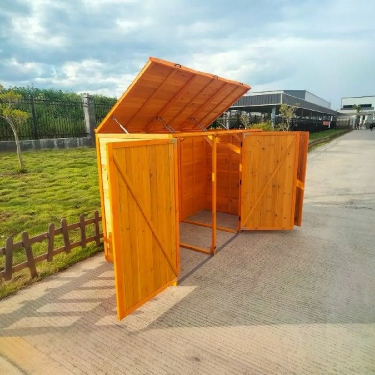 Deluxe Wheelie Bin Storage with Gas Struts – 3 Bay - Image 3