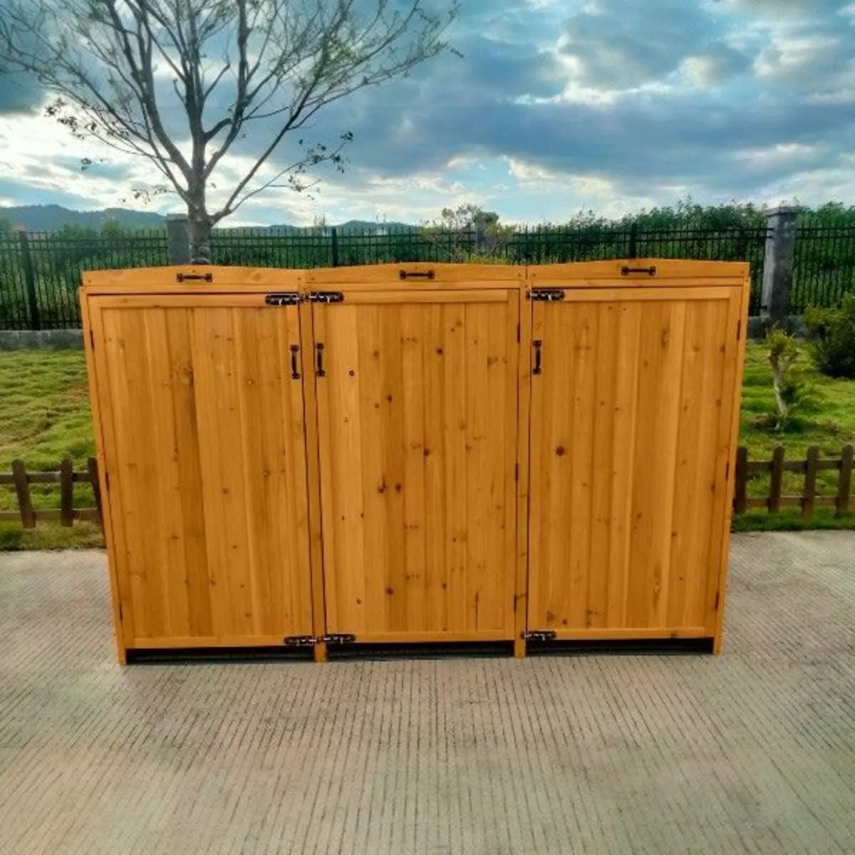 Deluxe Wheelie Bin Storage with Gas Struts – 3 Bay - Image 1