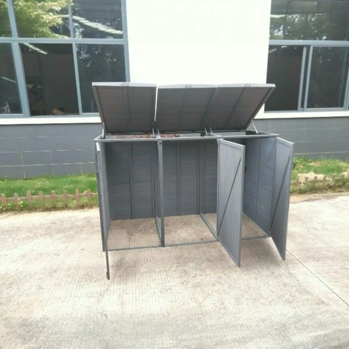 Deluxe Wheelie Bin Storage with Gas Struts – 3 Bay - Image 4