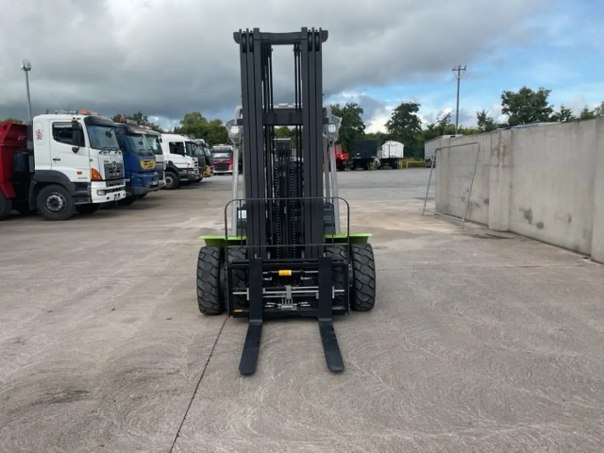 2025 Zoomlion FD30 New & Unused Forklift - Image 2