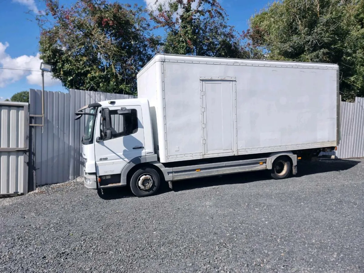 Mercedes Atego 818 - Image 2