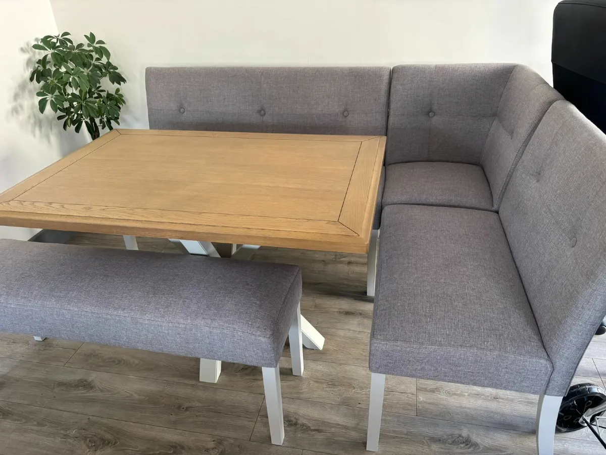 dinner table and chairs - Image 1