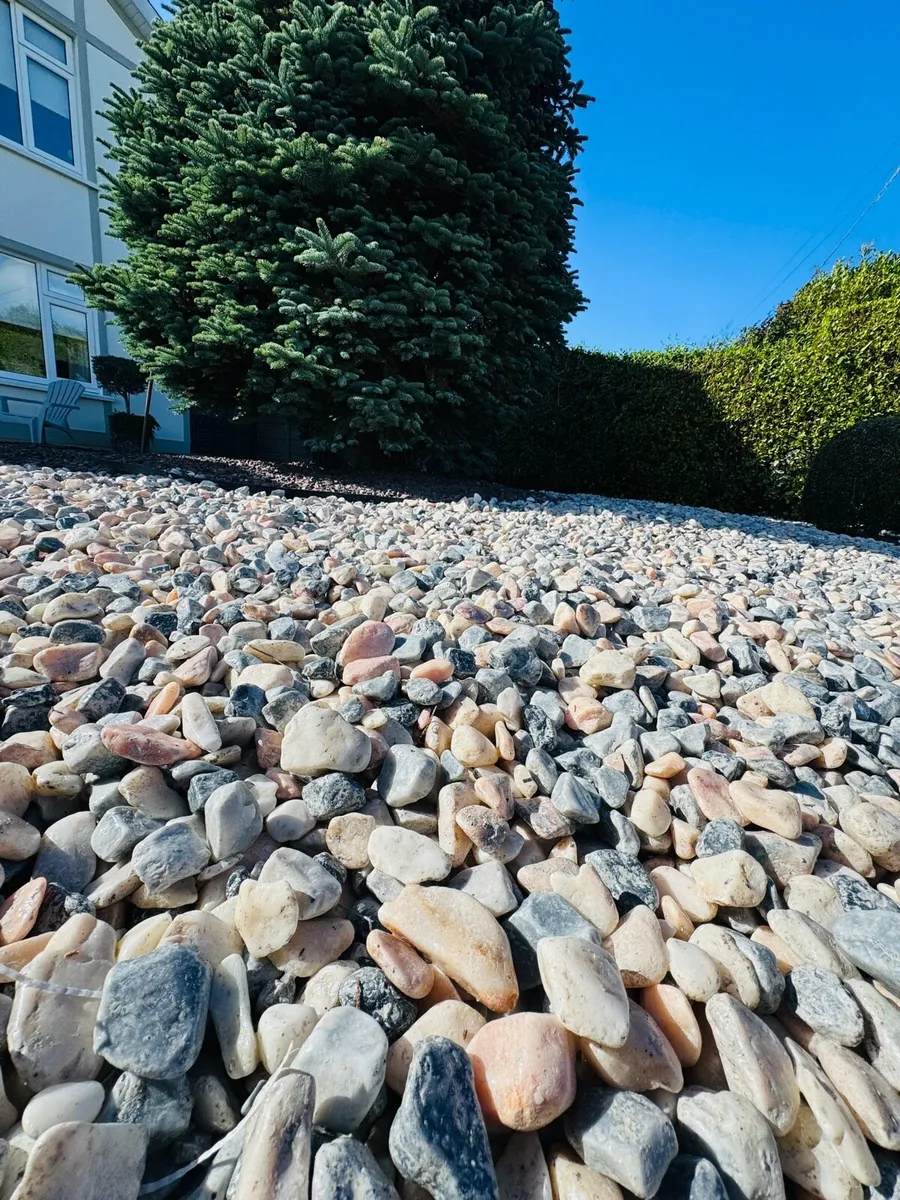 Plum slate stone cobbles pebbles rocks boulders - Image 1