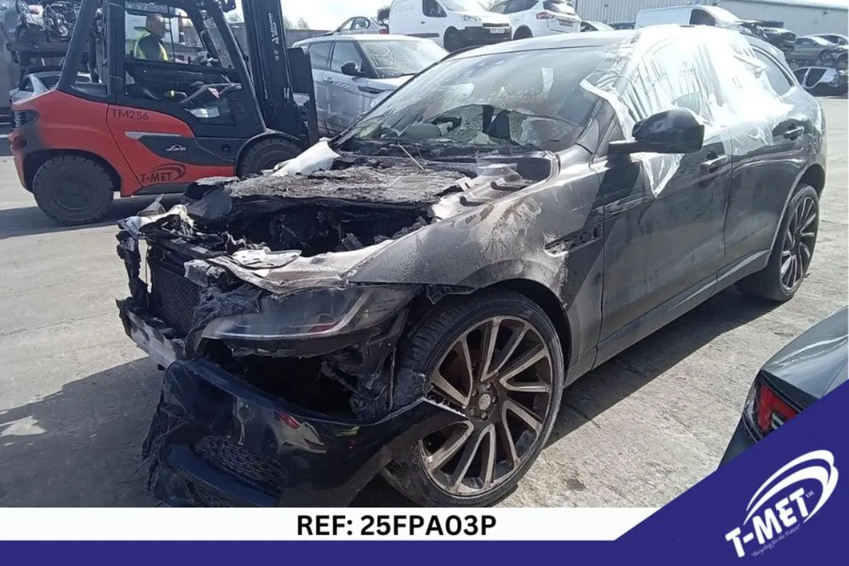 2017 JAGUAR F-PACE BREAKING FOR PARTS - Image 4