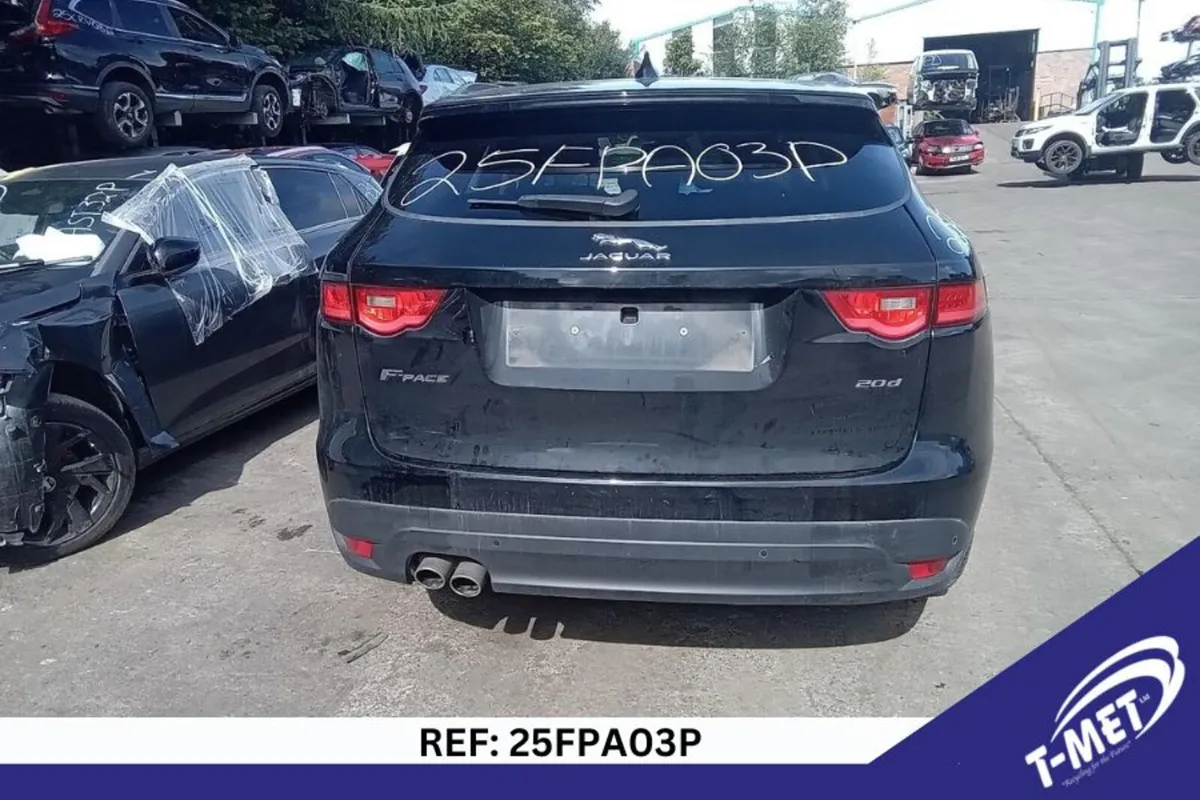 2017 JAGUAR F-PACE BREAKING FOR PARTS - Image 2