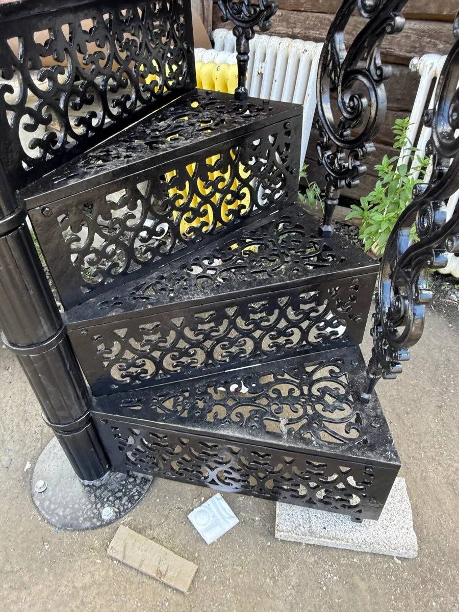 Heavy Cast Iron Spiral Staircases Style 001 - Image 4